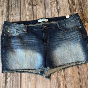 Torrid Dark Wash Denim Shorts frayed size 26 NEW stretch jean